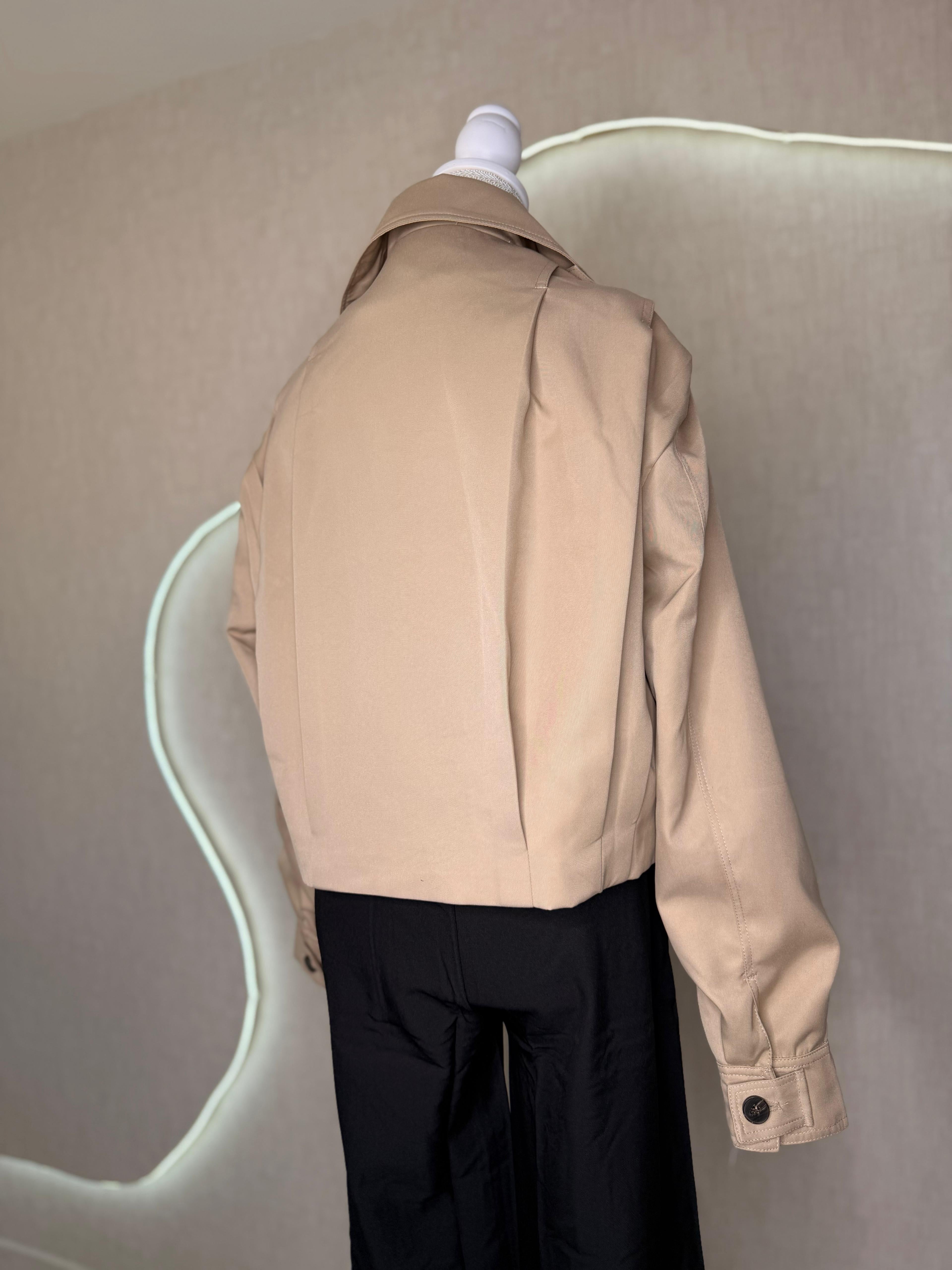 Élégante veste beige à boutons Contrastés