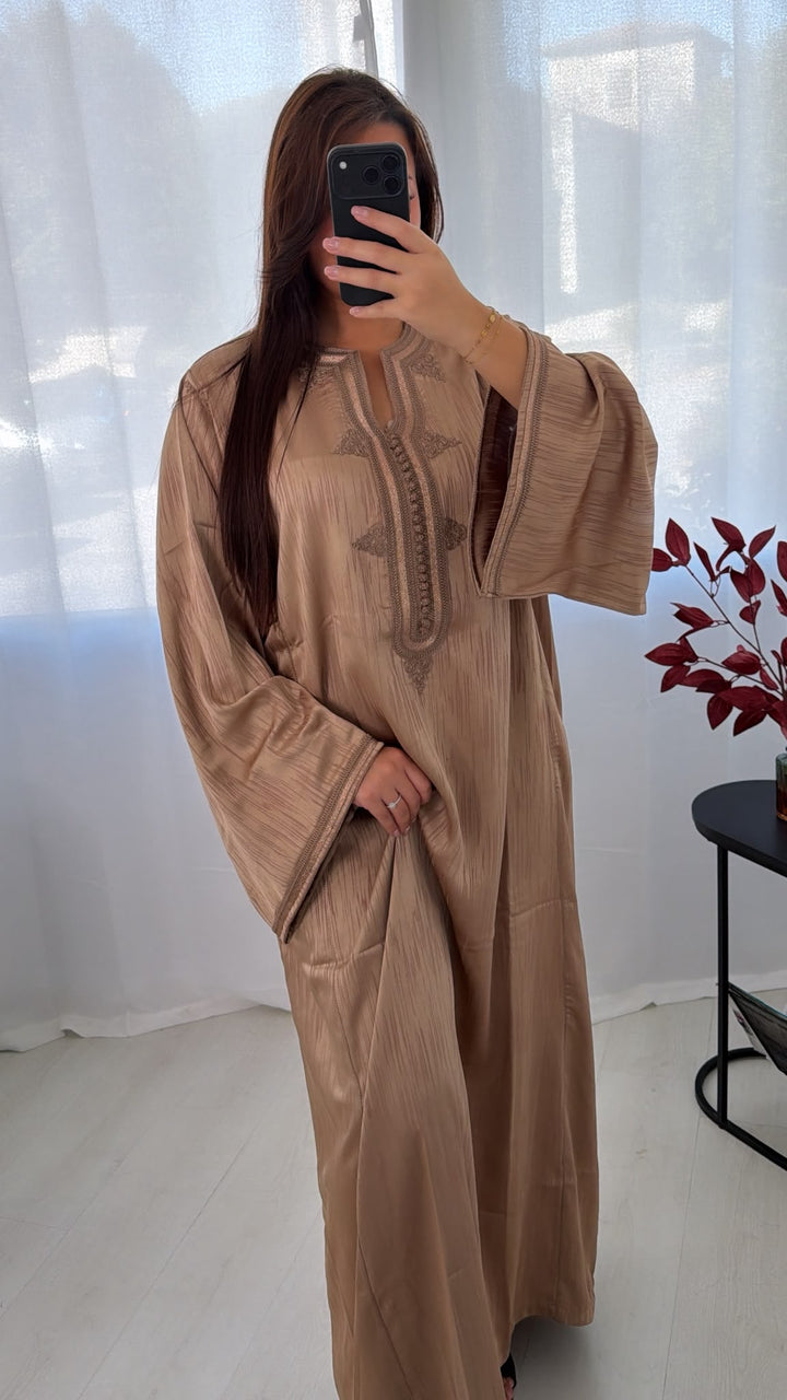 Abaya nude