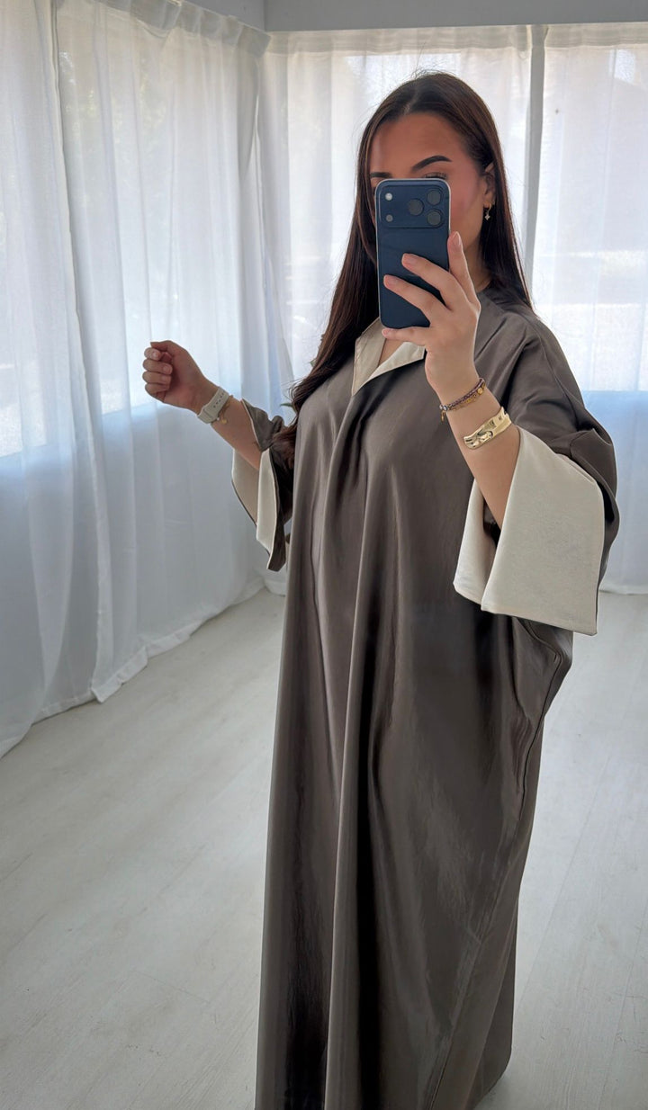 Robe taupe en satin