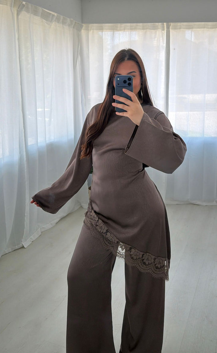 Ensemble satin dentelle