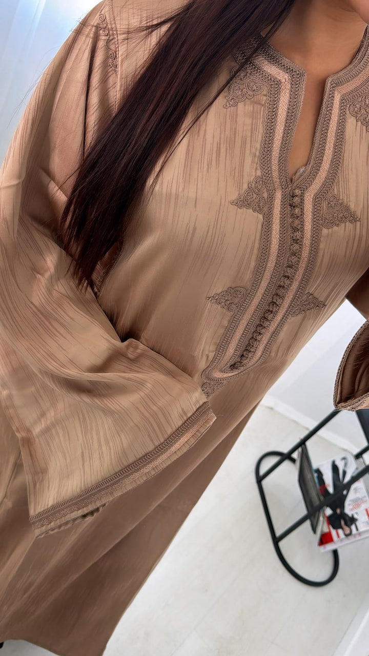 Abaya nude